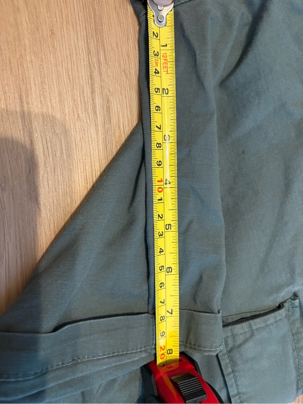 Old Navy Ultimate Tech Cargo Shorts in Green 31W - Picture 6 of 6